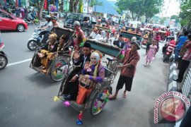 Pawai Nikah Massal di Palembang Page 2 Small