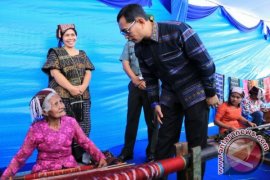 Keseriusan JR Saragih Supaya Ulos Mendunia