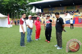 Final Sepak Bola Di Stadion GOR Pembataan