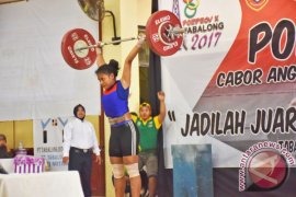 Kontingen Tabalong Juara Umum Angkat Besi