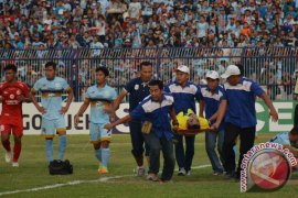 Khofifah Sampaikan Dukacita Meninggalnya Kiper Persela