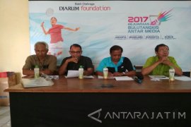 26 Media Jatim Ikuti Kejuaraan Bulu Tangkis Antarmedia