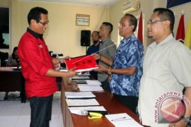 PDIP Daftar di KPU Ambon