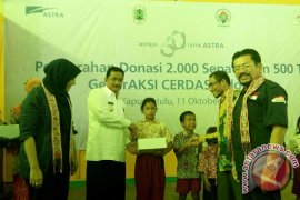 Astra Bantu Sepatu Pelajar di Daerah "3T" Kalbar 