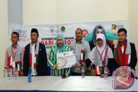 Melly Goeslaw Konser Amal Rohingnya di Ambon