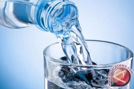 Tinggal di Riau? Banyak Konsumsi Air Putih Antisipasi Badai Tropis