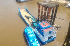 Perbaiki Fender Jembatan Muara Teweh