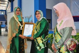 BUNDA PAUD BANJAR TERIMA PENGHARGAAN