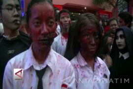 (Video) Ratusan Hantu Eropa Serbu Museum Angkut