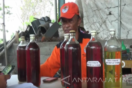 Petugas Kebersihan di Kabupaten Blitar Olah Sampah jadi BBM Alternatif 