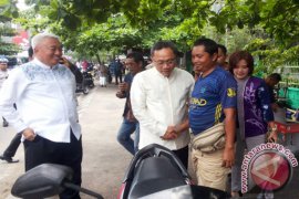 Zulkifli Tengok Tukang Tambal Ban Hajikan Ibu