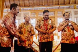 SERAGAM PETUGAS PERNIKAHAN PUTRI PRESIDEN