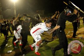 RICUH PERTANDINGAN PSM MAKASSAR MELAWAN BALI UNITED Page 1 Small