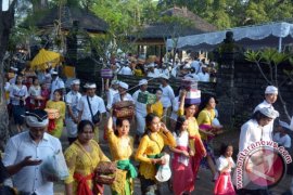 Umat Hindu di Buleleng Mempersiapkan Hari Kuningan