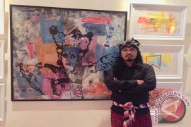 Made Bayak Mengajak Jaga Bumi Lewat "Plasticology"
