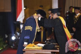 Wisuda Doktor Dirut BJB Page 2 Small