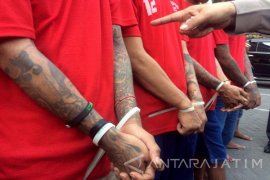 Polisi Buru Komplotan Pencuri yang Memperdayai Nenek