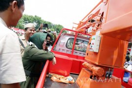 Telkom Hibahkan Pusat Intermet Cepat di Surabaya