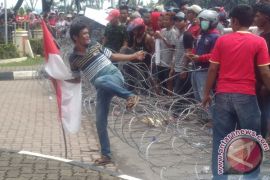 Warga Baloi Kolam Unjukrasa di Kantor BP Batam