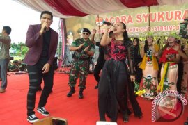 Arda Naff dan Tantri Kotak Hipnotis Ratusan Anggota TNI-Polri