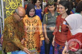 Buka Bazar Amal, Hj Mufidah Jusuf Kalla Puji Budaya Kaltara