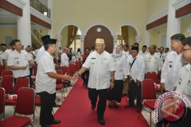 Gubernur: Camat-Lurah Harus Aktif Sikapi Program Pemerintah