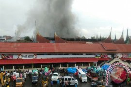 PASAR AUR KUNING BUKITTINGGI TERBAKAR Page 1 Small