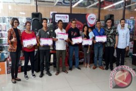 CW Serahkan Pemenang "Wonder Trip Hong Kong" 