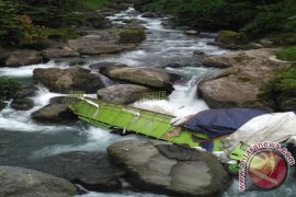 TERJUN KE SUNGAI Page 1 Small