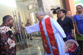 Uskup Jayapura minta umat Katolik cegah wabah COVID-19