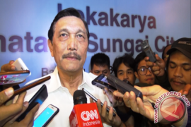 Luhut tegaskan proyek kereta Jakarta-Surabaya dikerjakan Jepang