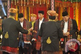 Presiden "Manortor" Dalam Ngunduh Mantu