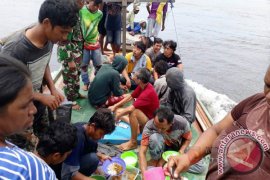 Satgas Kostrad Selamatkan Penumpang KM Lingkar