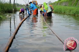 Rel Porong Terendam Banjir, Enam Kereta Api Tertahan