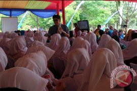 dr Boyke Ingatkan Pelajar Tentang Pernikahan Dini