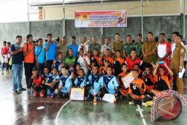Bupati Motivasi Atlet Futsal Tapteng Bertarung di Tingkat Provsu