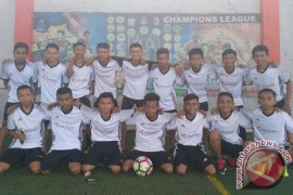 Keluarga Besar ANTARA Saat Mengikuti Even Futsal Antar Pelajar Page 1 Small