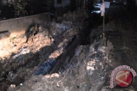 Pipa Besar PDAM Bocor Diduga Akibat Galian Proyek PUPR