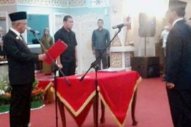 Resmi Lantik Kepala Perwakilan BKKBN Provinsi Riau, Ini Harapan Gubri