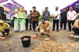 Wakil Bupati Kampar Lakukan Peletakan Batu Pertama Rumah Bersubsidi