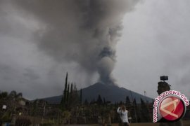 PVMBG Perkirakan Sepertiga Kawah Gunung Agung Sudah Terisi Lava