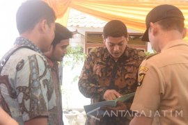 Warga Kurang Mampu di Kediri Dapat Sertifikat Tanah Gratis 