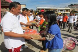 Petugas Kebersihan dan Pariwisata Samosir Seragam Baru