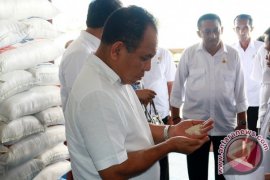 Gubernur Ingatkan Pelaku Usaha Jangan Timbun Pangan