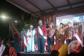 Pementasan Arrang Dibatu Meriahkan Pembukaan "Lovely December"