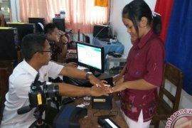 Petugas Perekam KTP Elektronik Datangi Sekolah
