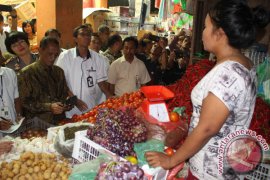 Harga kebutuhan pokok stabil