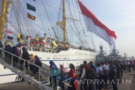 Ribuan Warga Kunjungi "Naval Base Open Day"