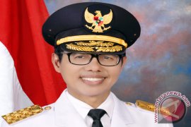 Gubernur Bersama Tiga Kepala Daerah Terima Leadership Award, Mewakili Sumbar