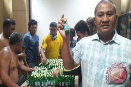 Polda Amankan Preman Dan Ratusan Botol Alkohol 